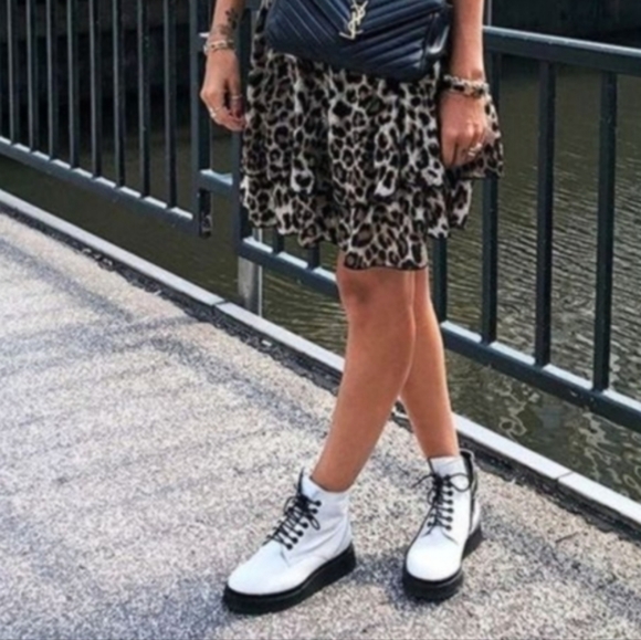 Dr Martens White Zavala 8 Eyelet Combat 